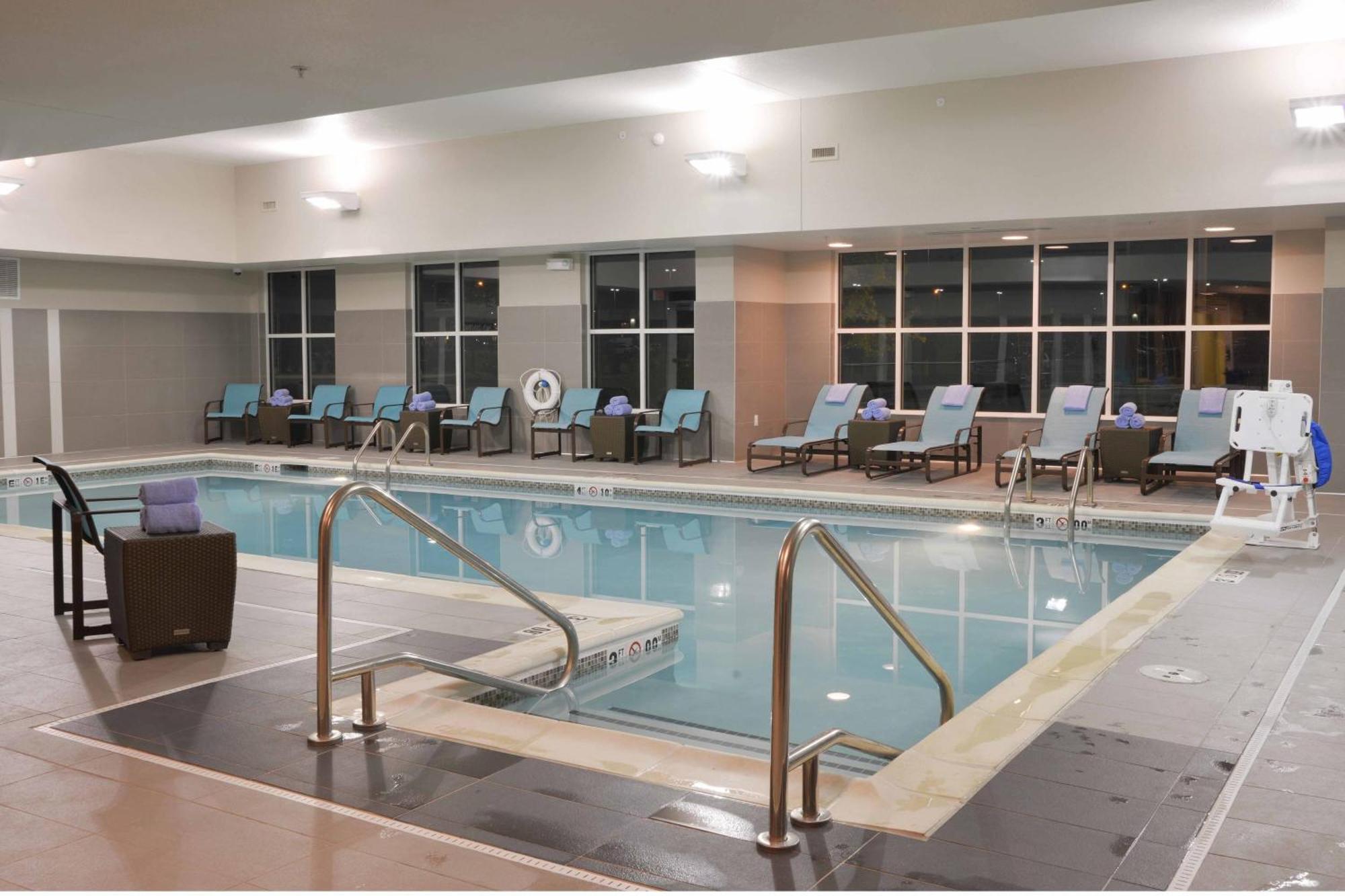 Hotel By Marriott Aksarben Village Omaha