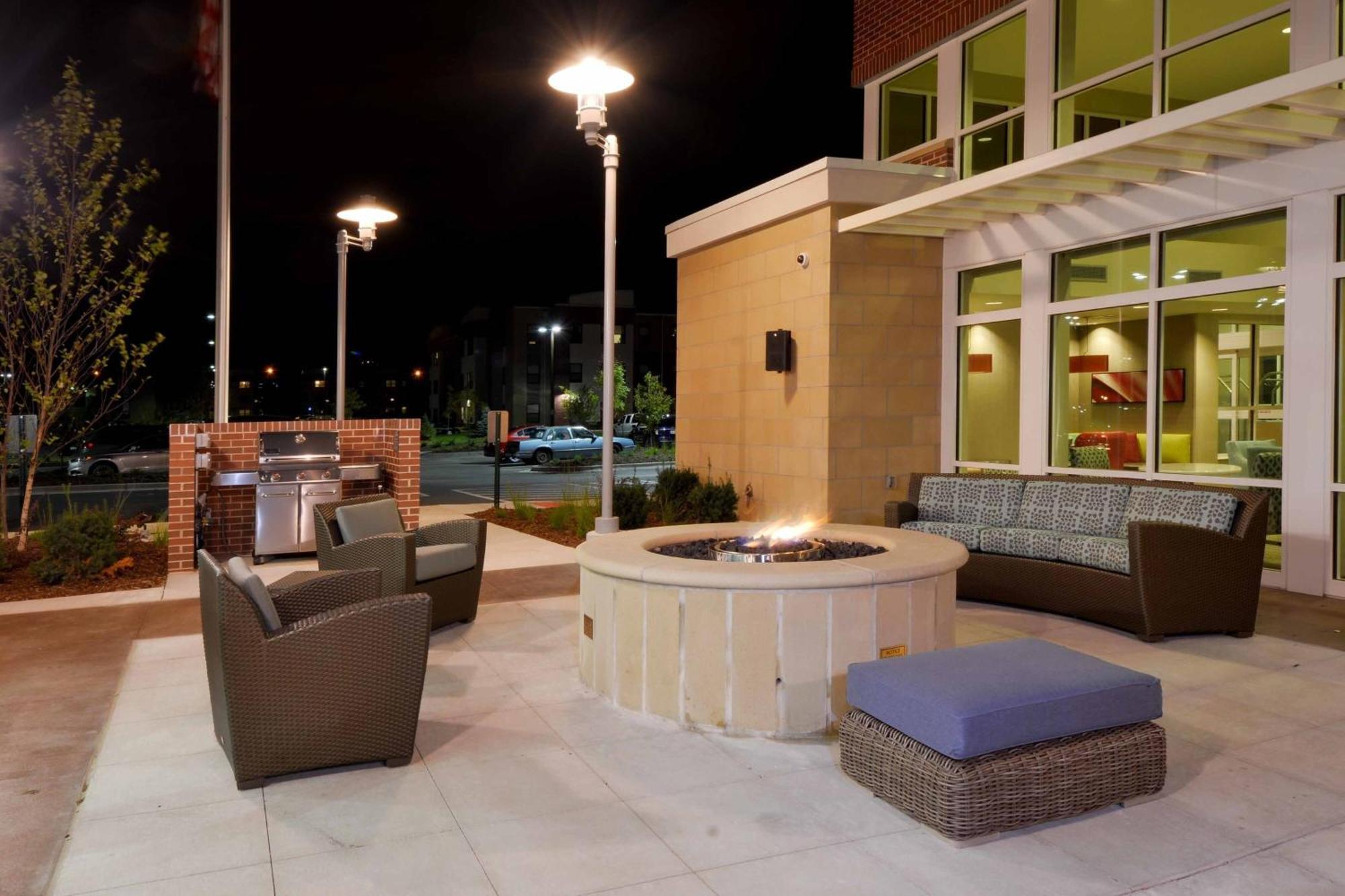 Hotel By Marriott Aksarben Village