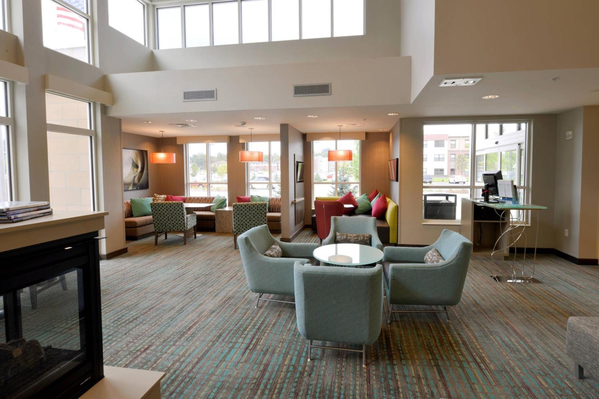 Hotel By Marriott Aksarben Village Omaha